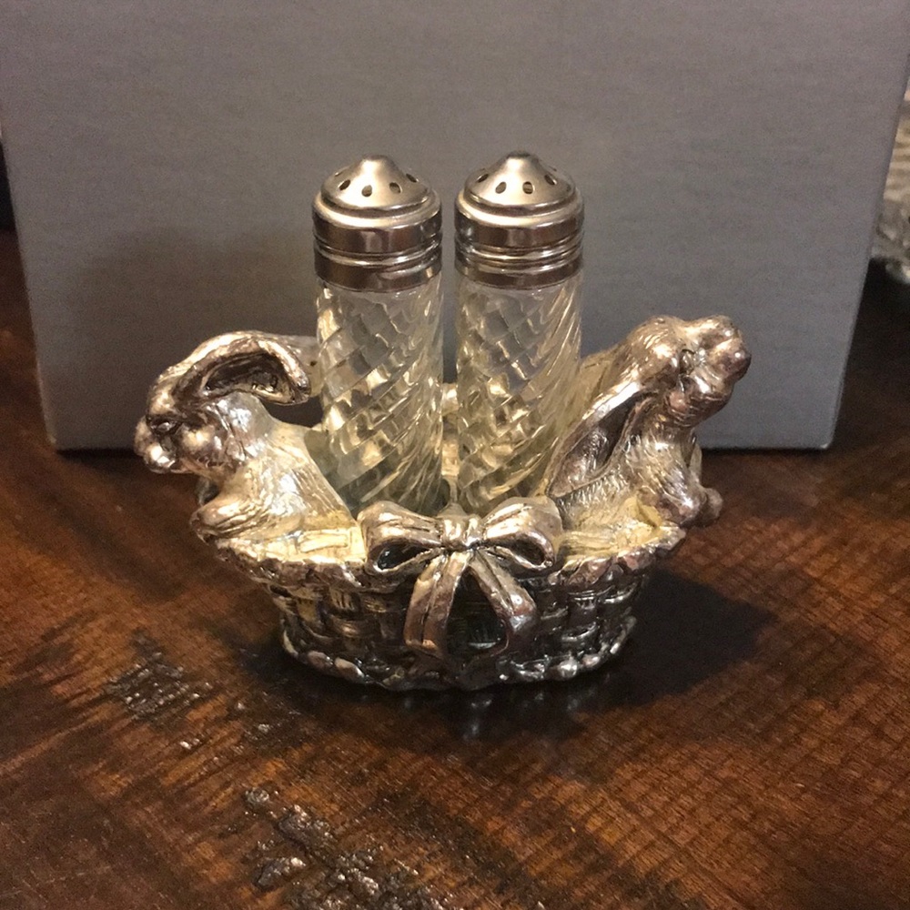 Arthur Court salt and Pepper Shaker Bunny